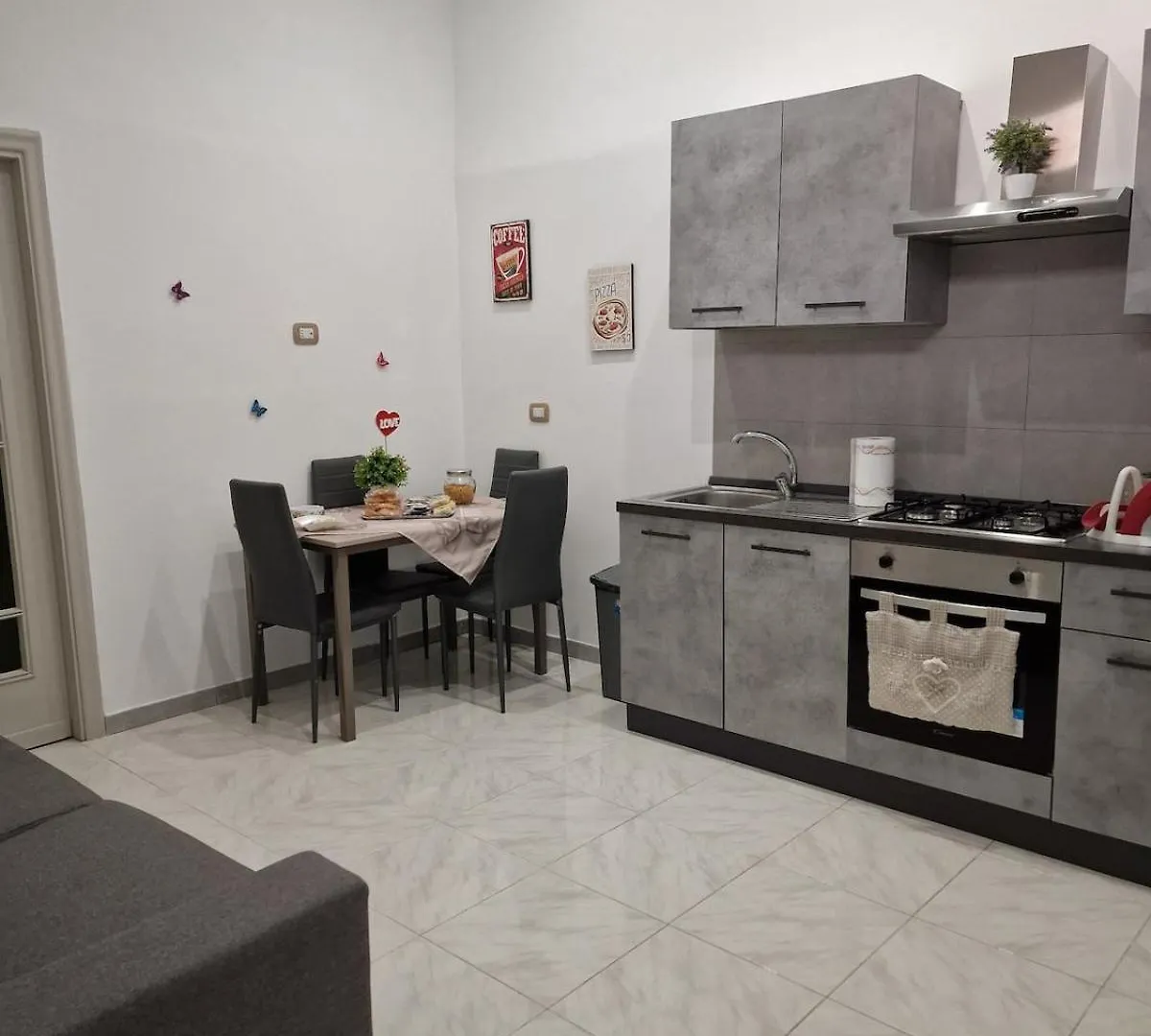 アパート ナポリHouse La Piazzettaアパートメント